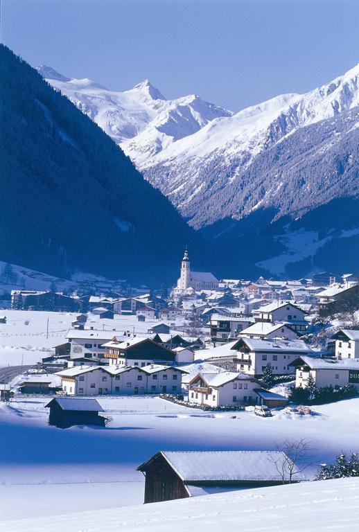Alpenpension Pfurtscheller ノイシュティフト・イム・シュトゥーバイタール エクステリア 写真